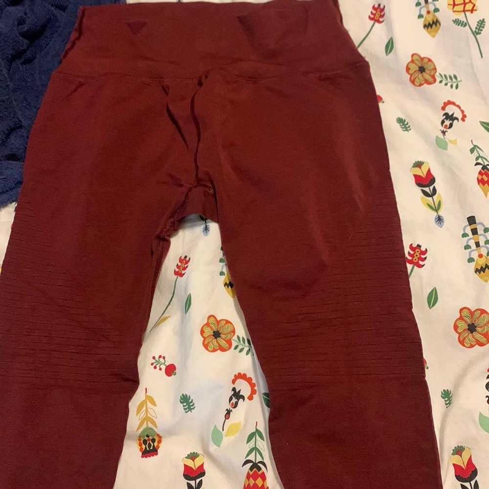 Alphalete leggings with patterns on the legs